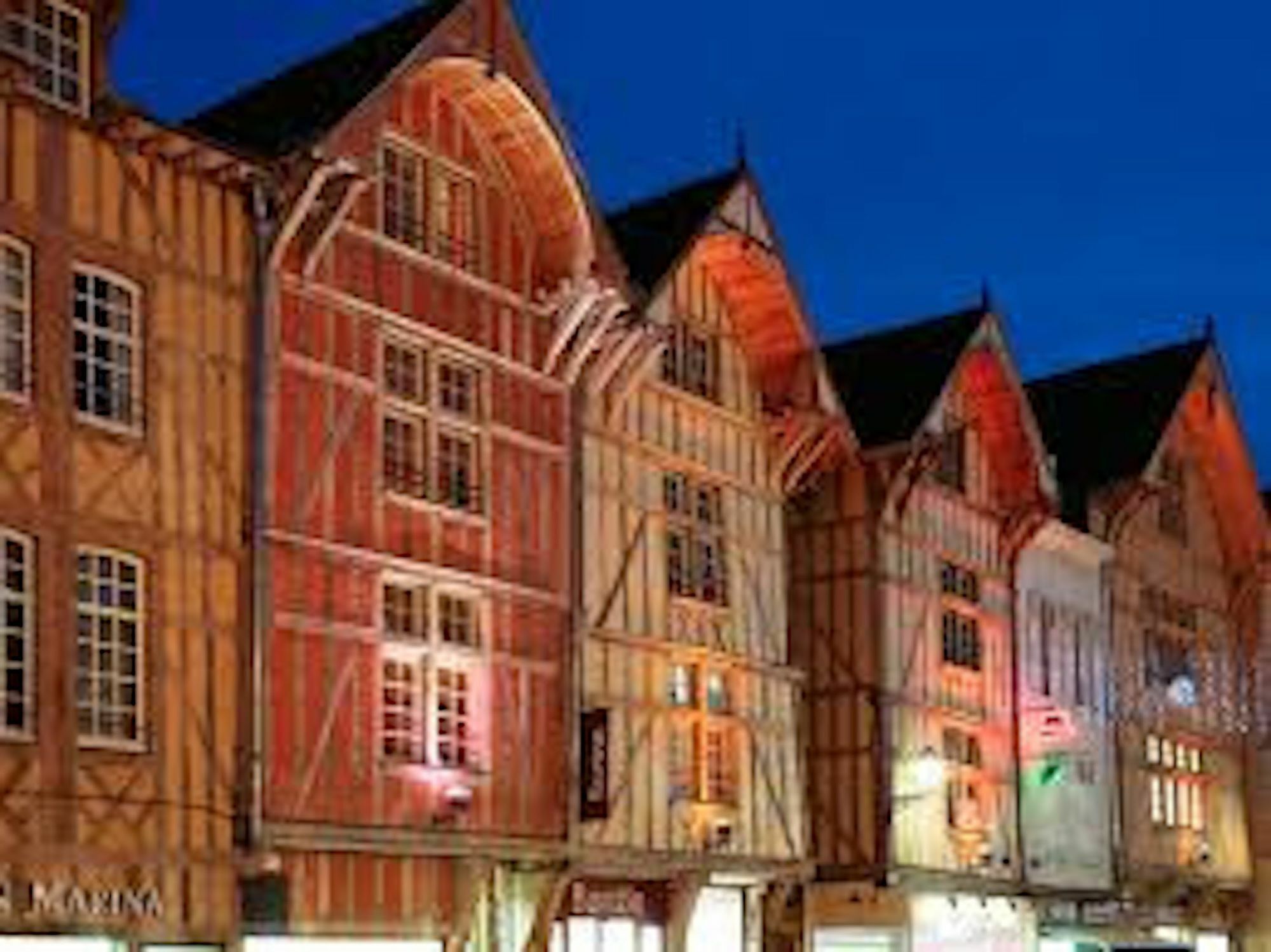 Logis Hotel Du Cirque Troyes Centre Historique Exteriér fotografie